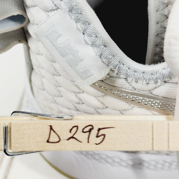 Nike LeBron Witness 3  White Chrome Lace Up Athletic Sneakers D295 - Picture 12 of 12